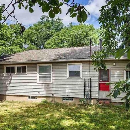 Villa {Hot Tub In Ranch} Mins To Airport/Uofr/Strng/Dwtn à Rochester Extérieur photo