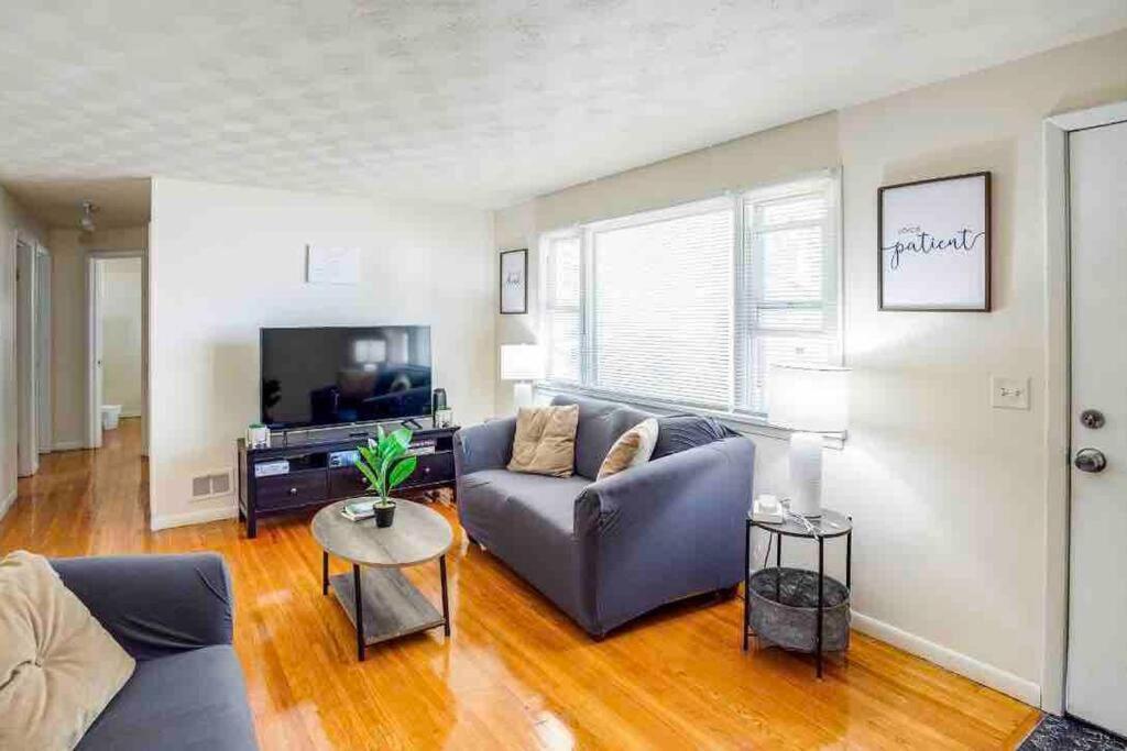 Villa {Hot Tub In Ranch} Mins To Airport/Uofr/Strng/Dwtn à Rochester Extérieur photo