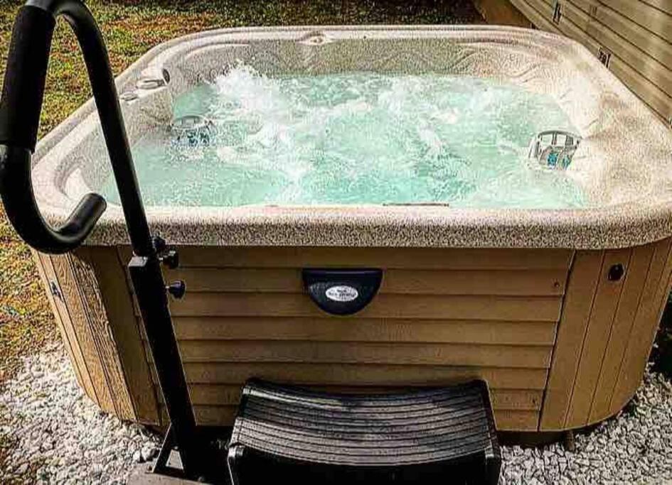 Villa {Hot Tub In Ranch} Mins To Airport/Uofr/Strng/Dwtn à Rochester Extérieur photo