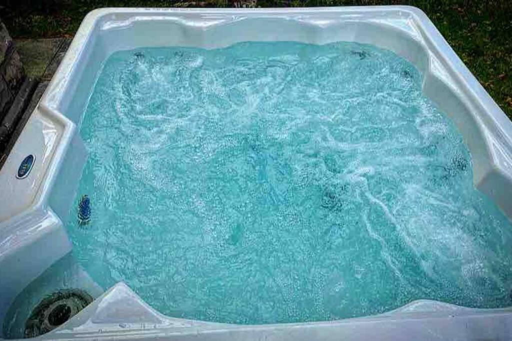 Villa {Hot Tub In Ranch} Mins To Airport/Uofr/Strng/Dwtn à Rochester Extérieur photo
