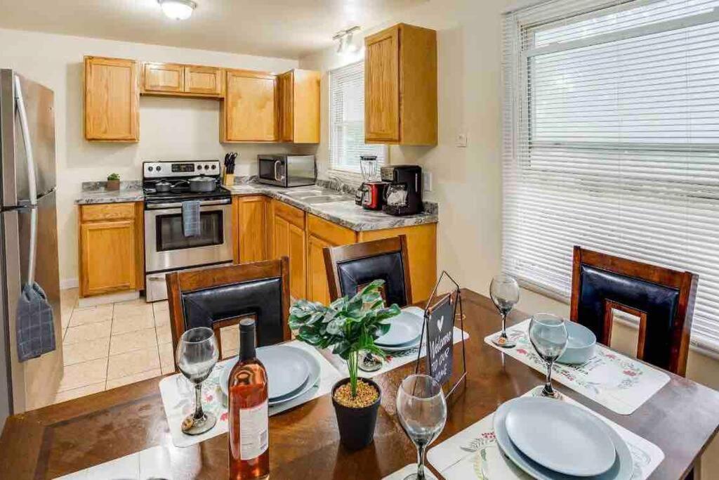 Villa {Hot Tub In Ranch} Mins To Airport/Uofr/Strng/Dwtn à Rochester Extérieur photo