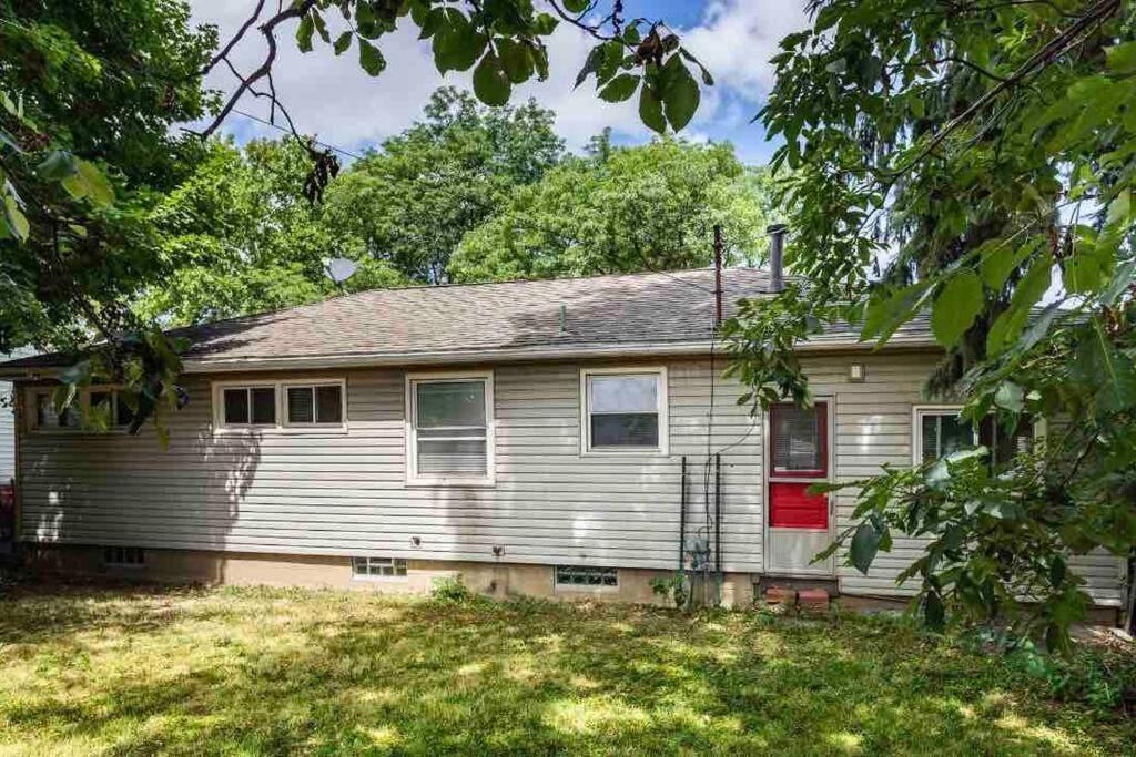 Villa {Hot Tub In Ranch} Mins To Airport/Uofr/Strng/Dwtn à Rochester Extérieur photo