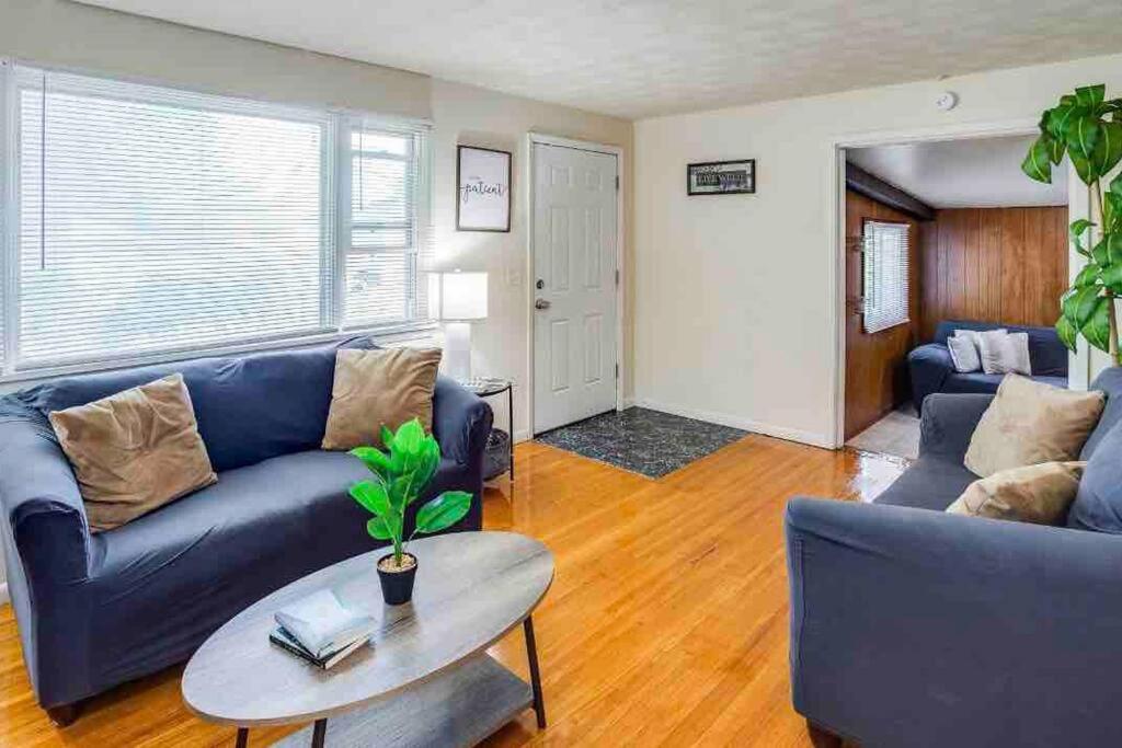 Villa {Hot Tub In Ranch} Mins To Airport/Uofr/Strng/Dwtn à Rochester Extérieur photo