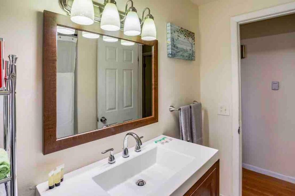 Villa {Hot Tub In Ranch} Mins To Airport/Uofr/Strng/Dwtn à Rochester Extérieur photo