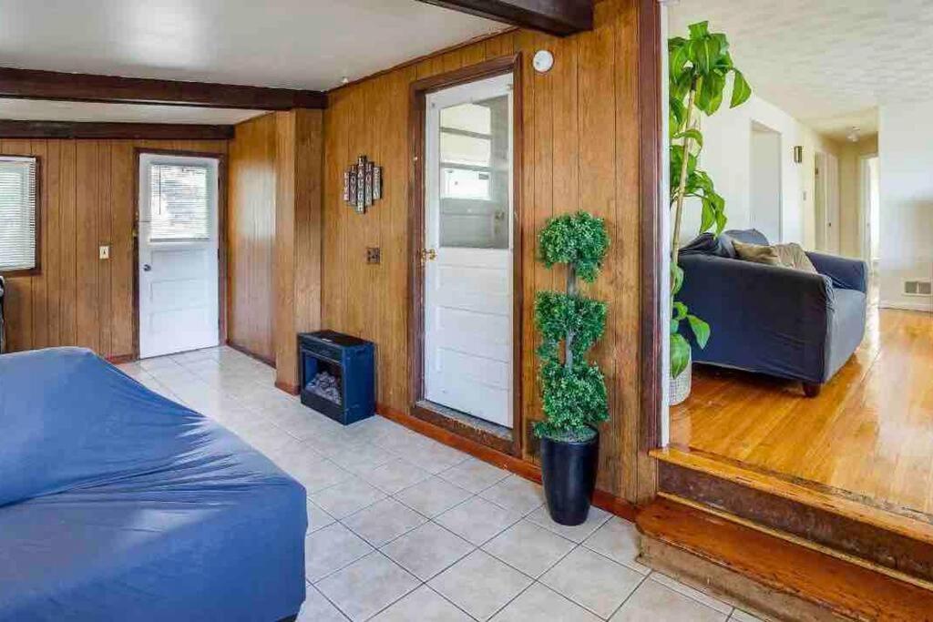 Villa {Hot Tub In Ranch} Mins To Airport/Uofr/Strng/Dwtn à Rochester Extérieur photo